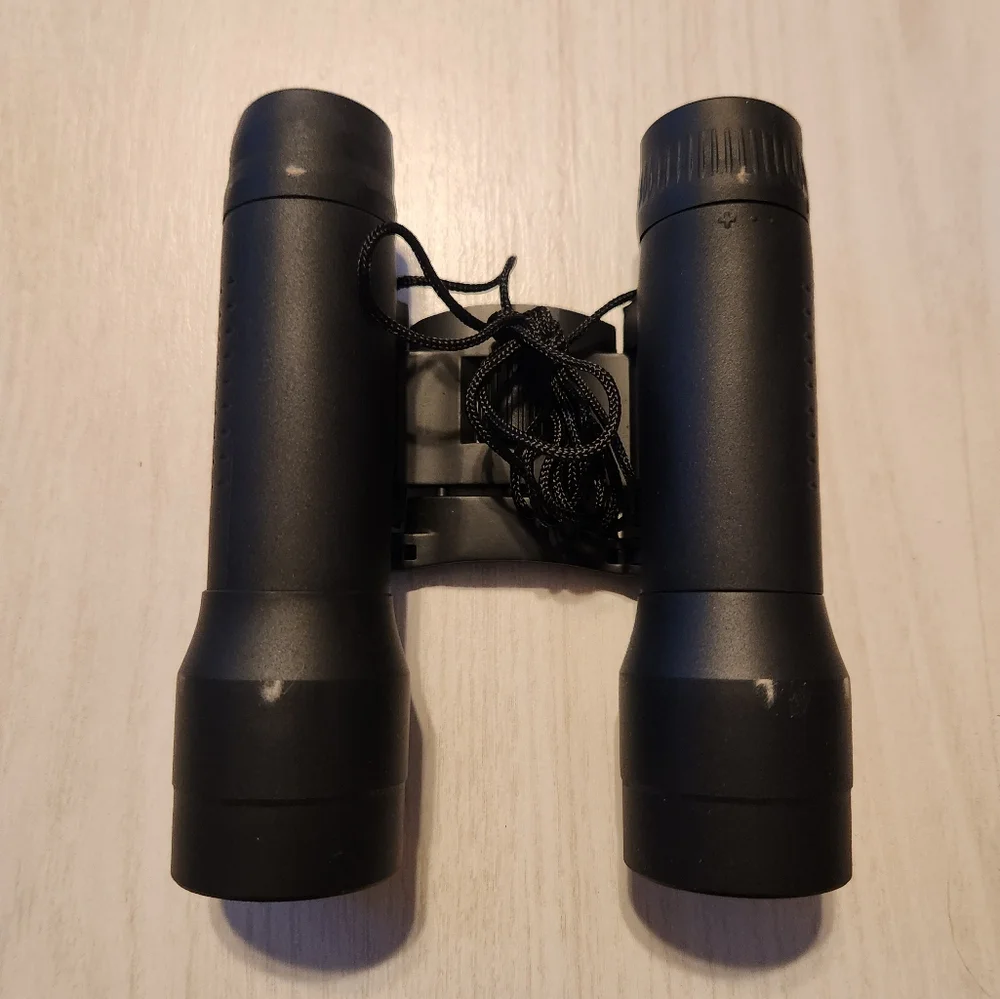 Tasco 16x32 Binoculars